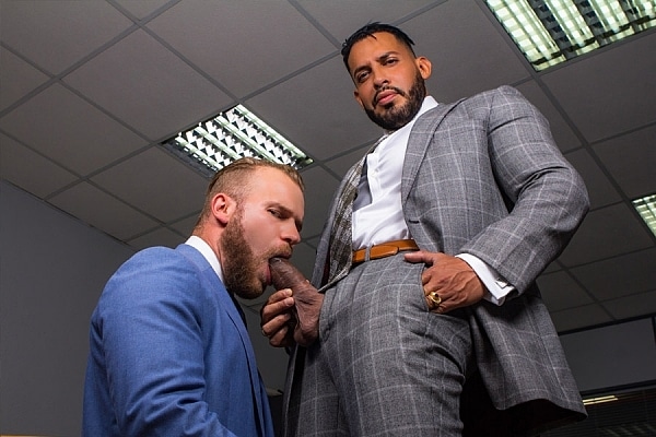 MenAtPlay – What’s Your Cock Size – Malek Tobias & Viktor Rom